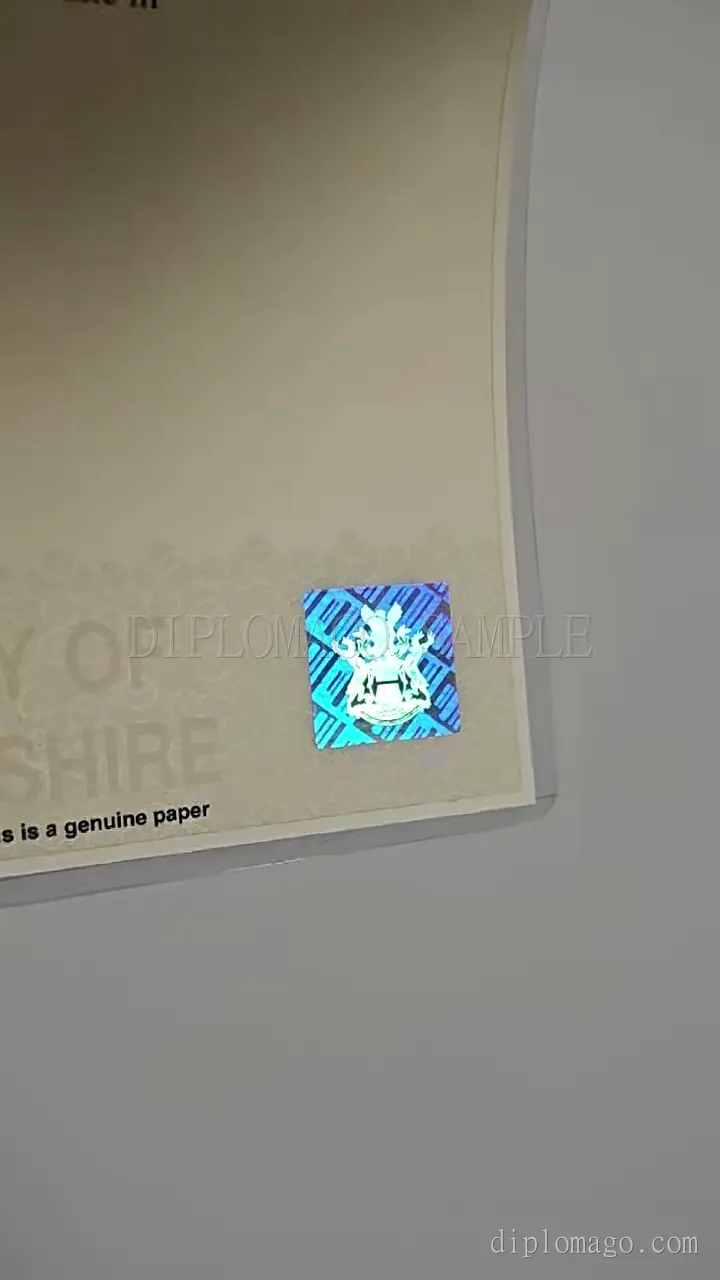 蓝色全息防伪贴反光展示短视频缩略图，展示防伪贴与水印制作细节