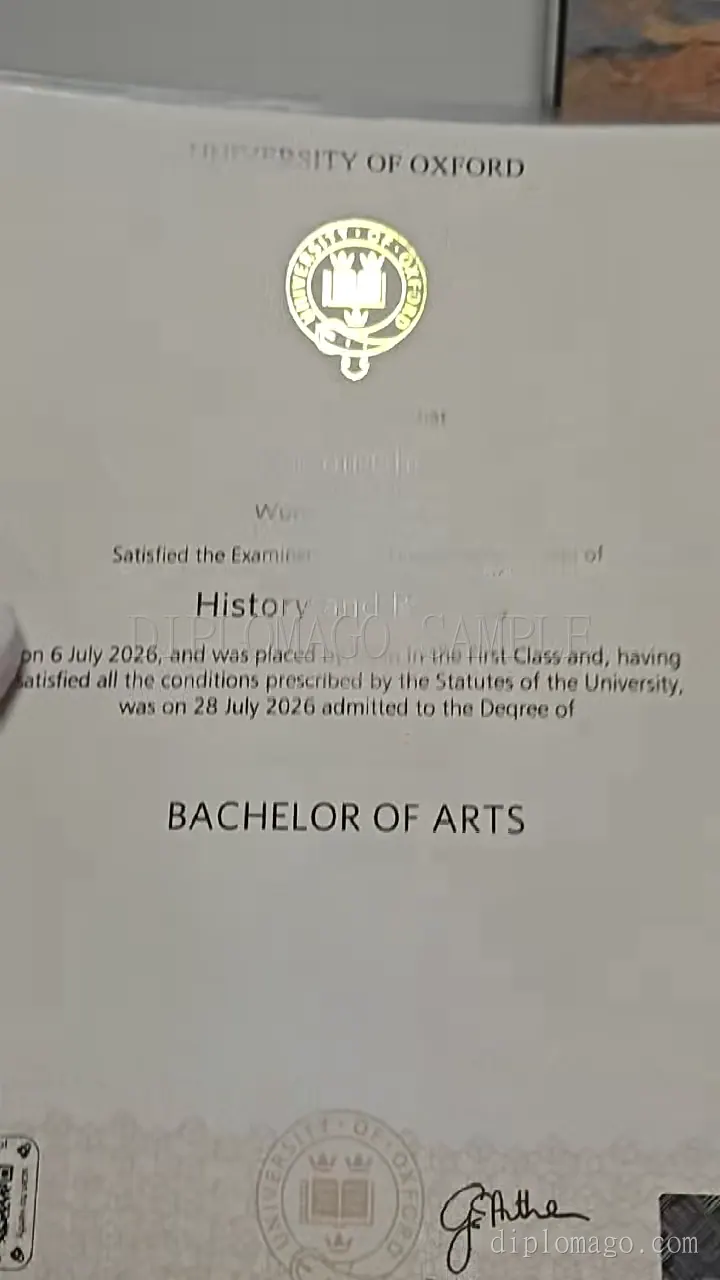 角落防伪贴与证书留白短视频缩略图，展示防伪贴与水印制作细节