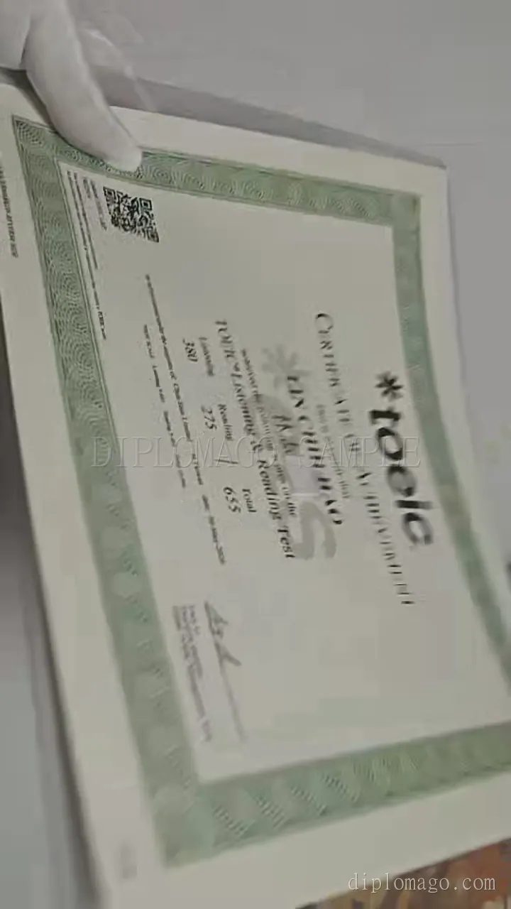 成绩单内页与无色压纹短视频缩略图，展示纸张与内页制作细节
