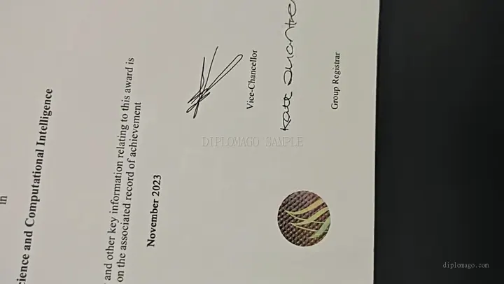 横屏证书内页与印章组合短视频缩略图，展示纸张与内页制作细节